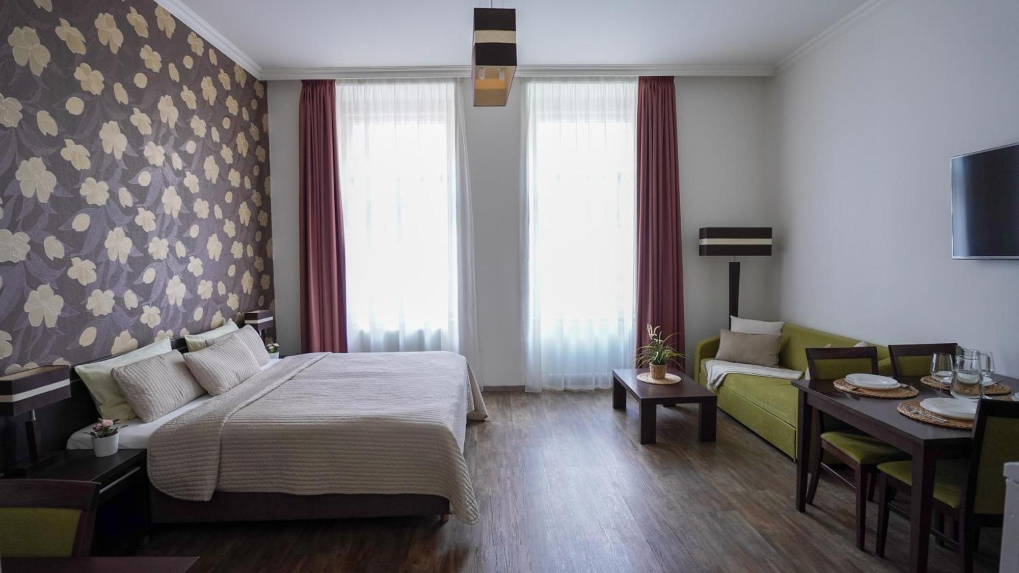 Elegant & Stylish Center Apartments! Praha Bagian luar foto