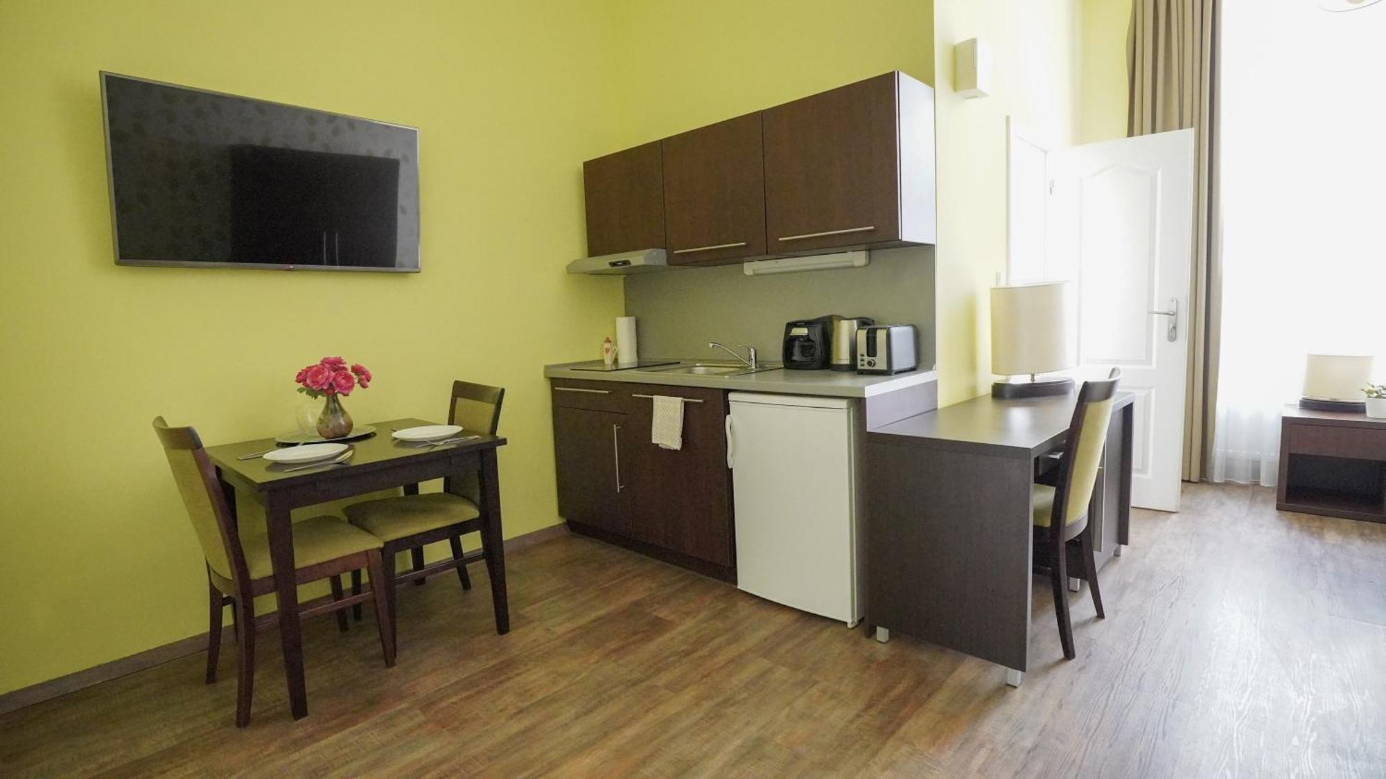 Elegant & Stylish Center Apartments! Praha Bagian luar foto