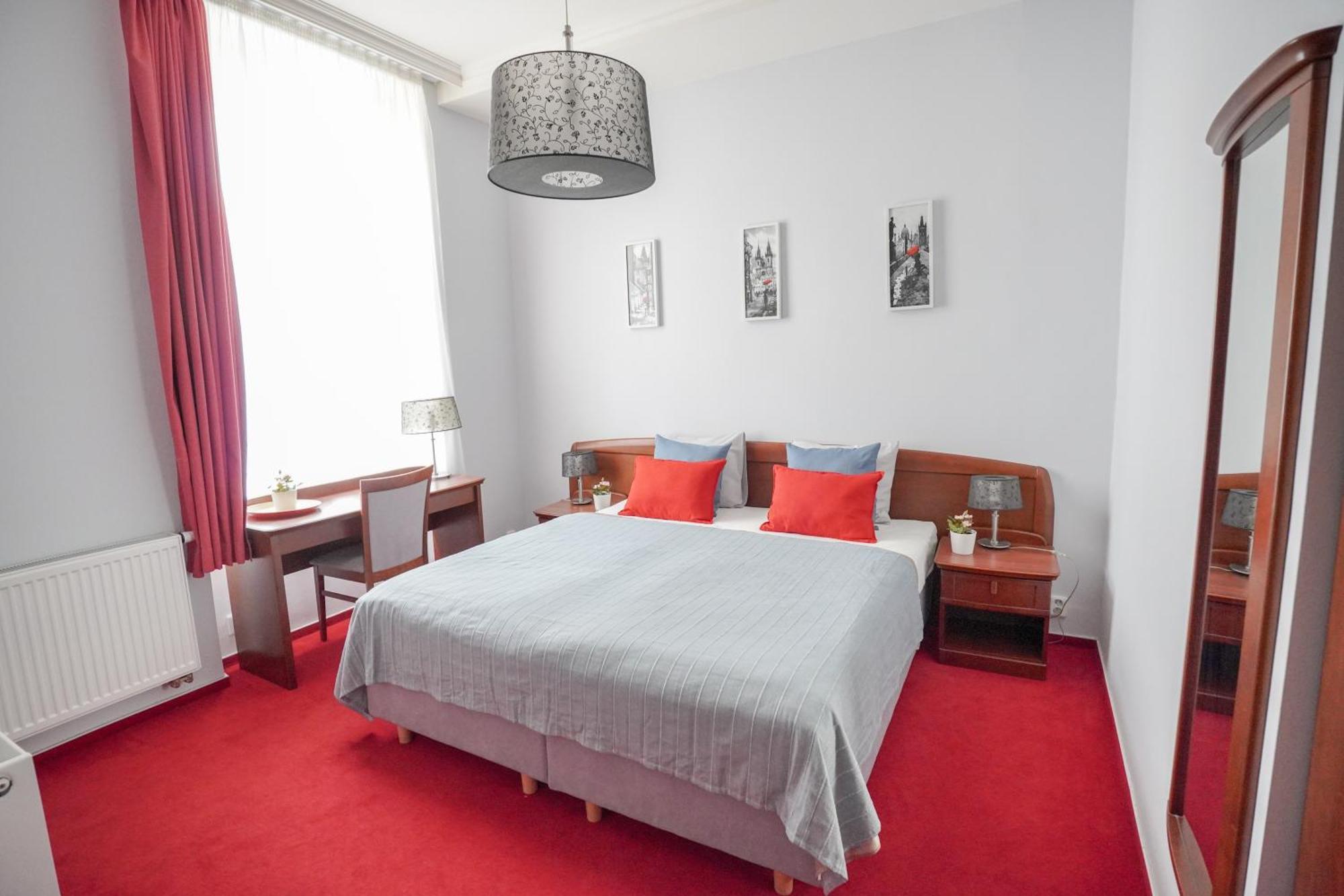 Elegant & Stylish Center Apartments! Praha Bagian luar foto