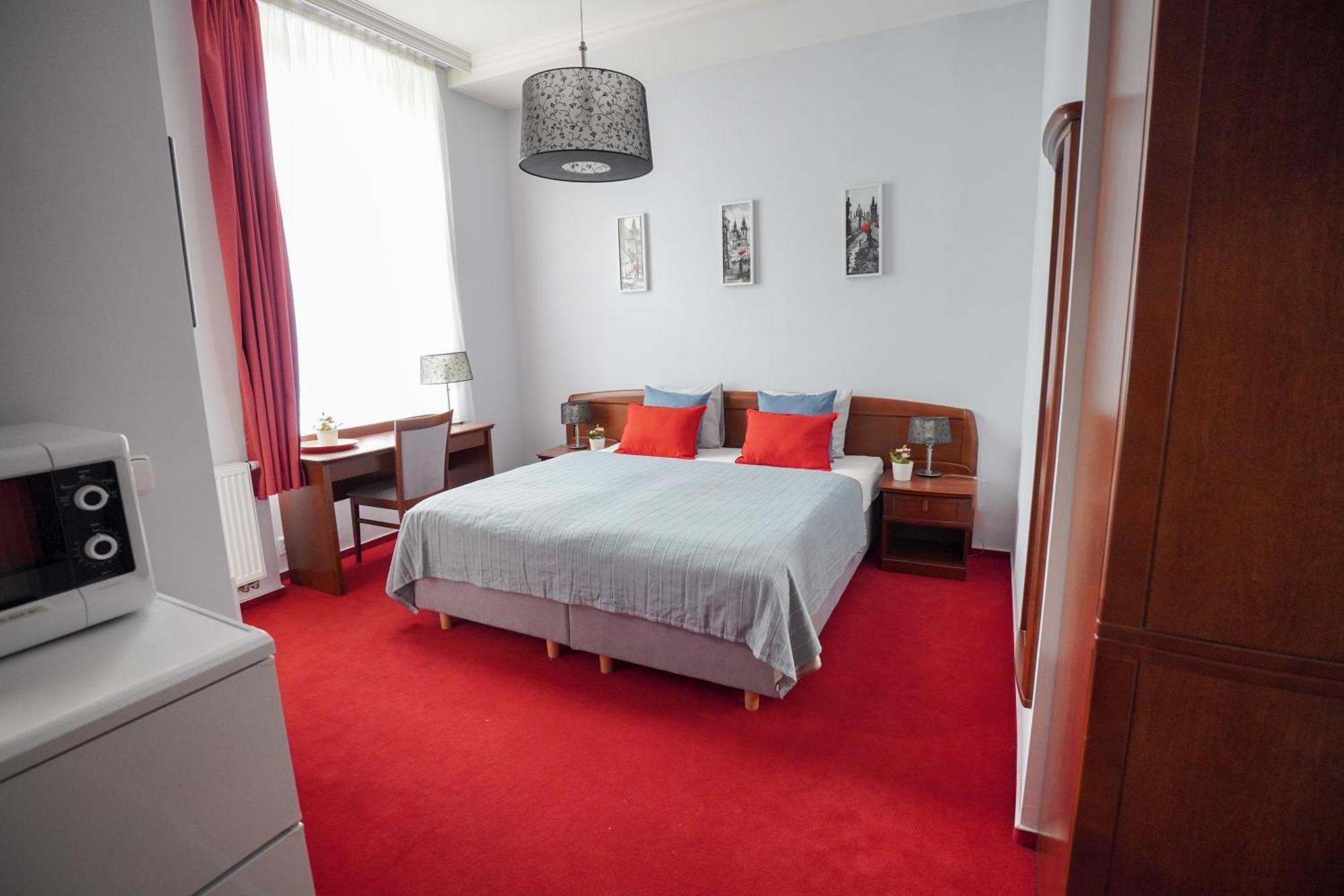 Elegant & Stylish Center Apartments! Praha Bagian luar foto